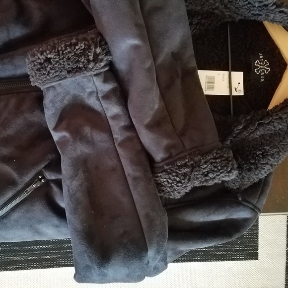 Jacket - Picture 3 of 3